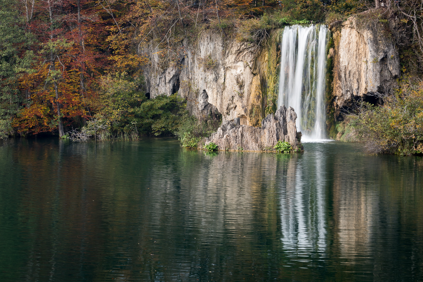 Vattefall i Plitvici Nationalpark i Kroatien